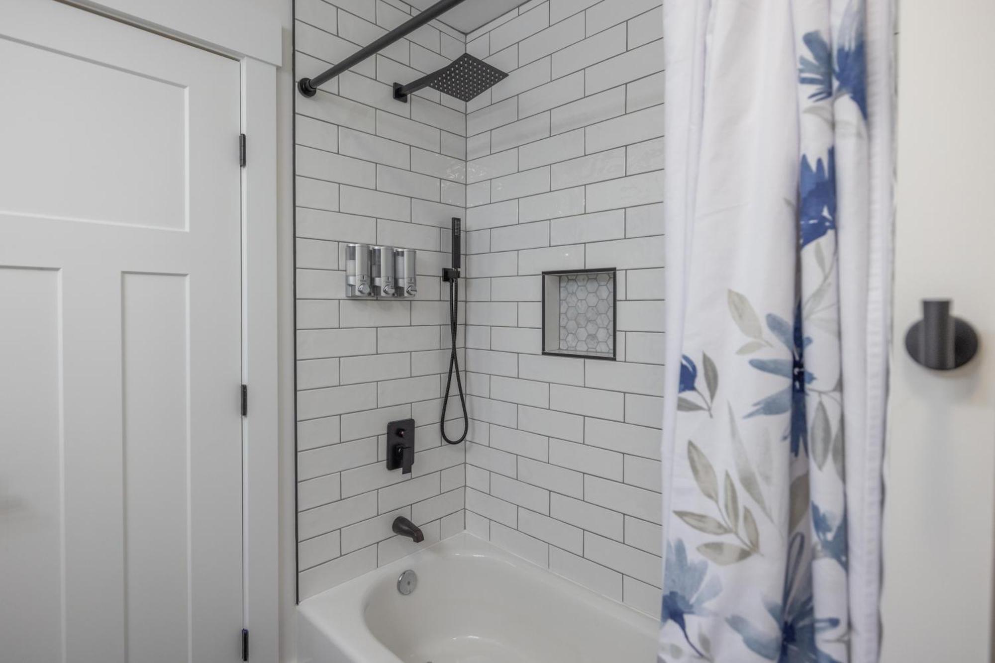 Mid-Century Modern Impeccable Remodel With Hot Tub Villa Asheville Ngoại thất bức ảnh