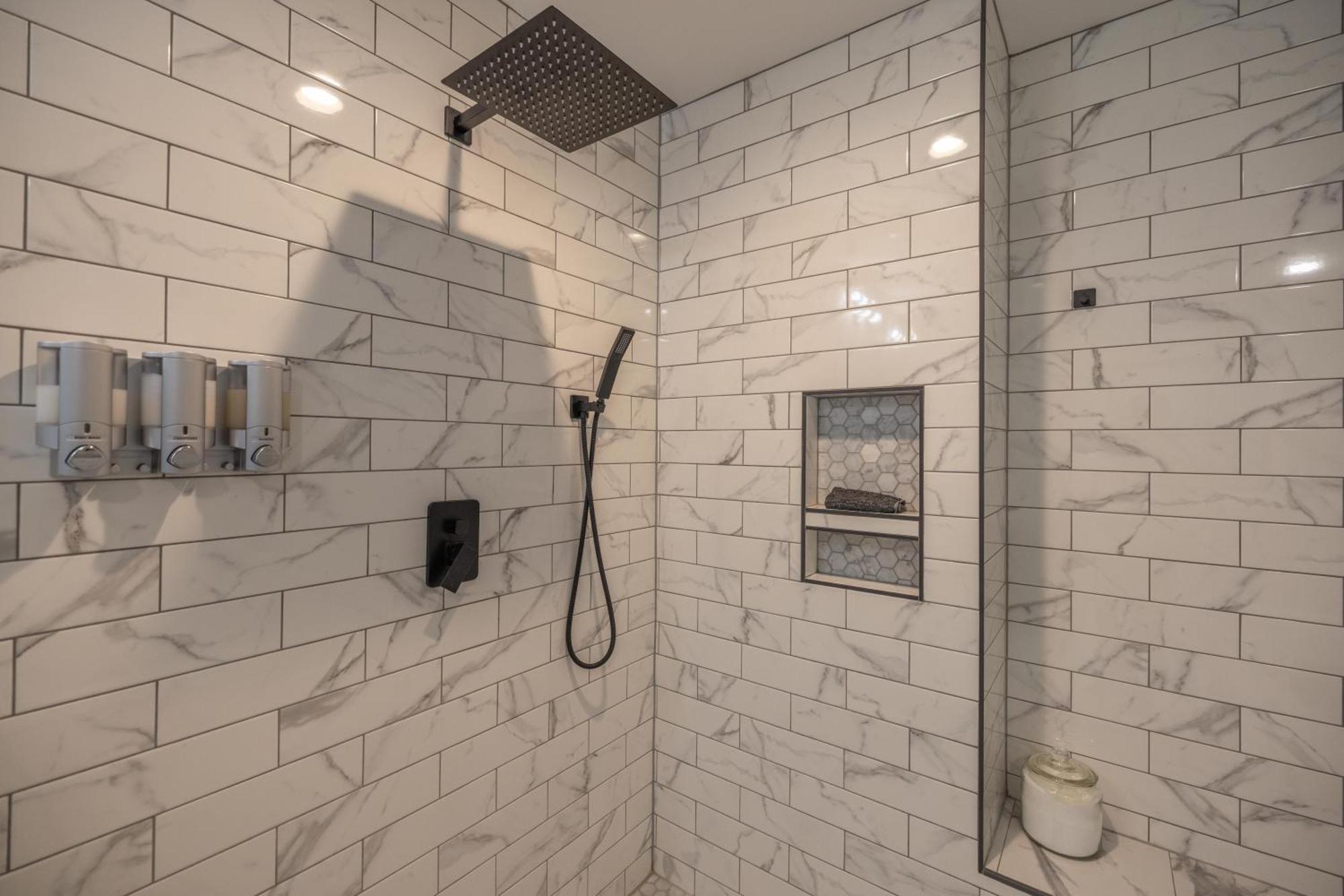 Mid-Century Modern Impeccable Remodel With Hot Tub Villa Asheville Ngoại thất bức ảnh