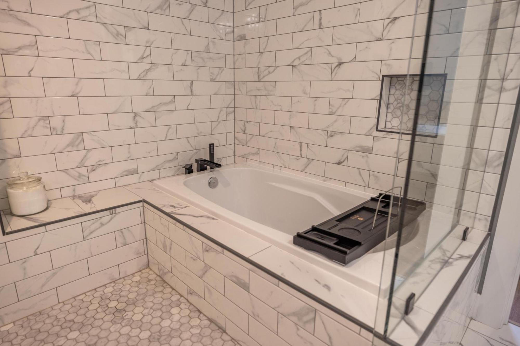 Mid-Century Modern Impeccable Remodel With Hot Tub Villa Asheville Ngoại thất bức ảnh