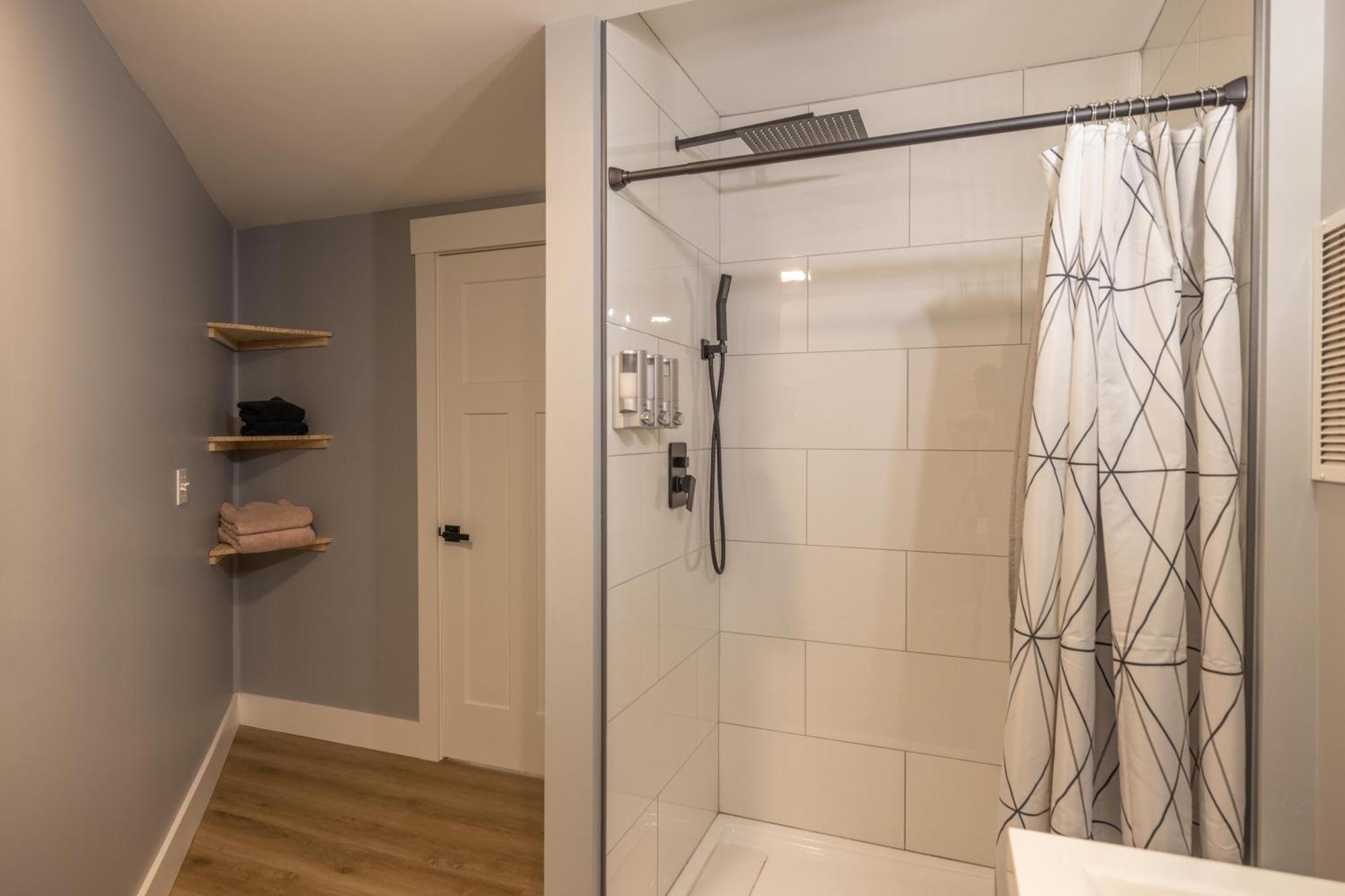 Mid-Century Modern Impeccable Remodel With Hot Tub Villa Asheville Ngoại thất bức ảnh