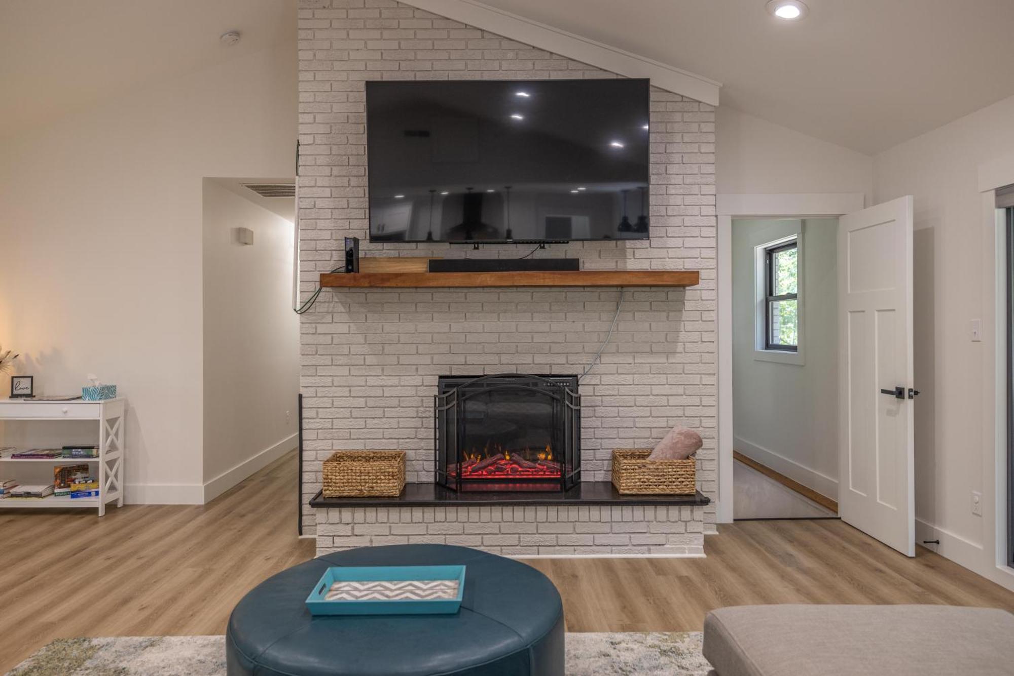 Mid-Century Modern Impeccable Remodel With Hot Tub Villa Asheville Ngoại thất bức ảnh