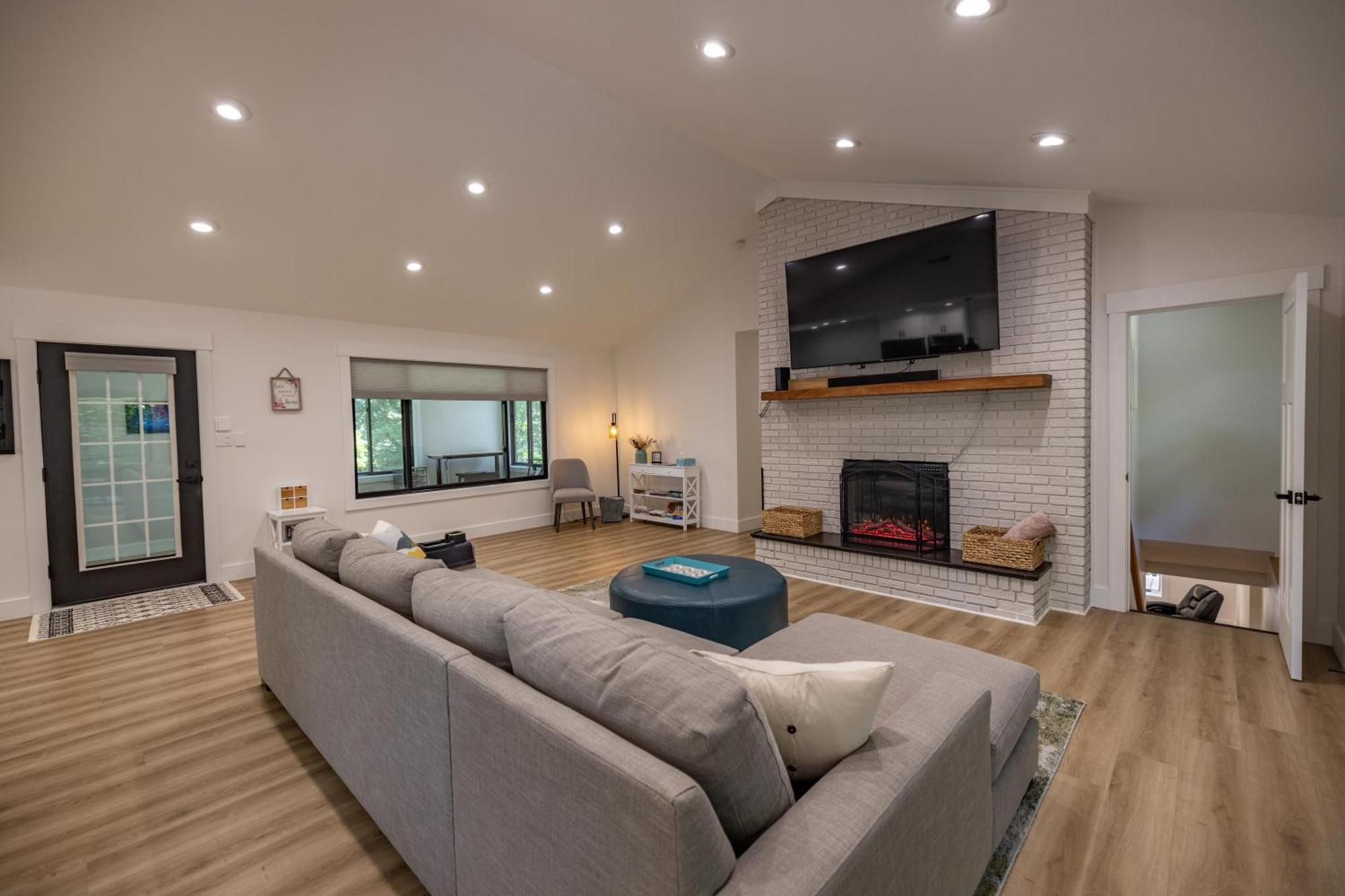Mid-Century Modern Impeccable Remodel With Hot Tub Villa Asheville Ngoại thất bức ảnh