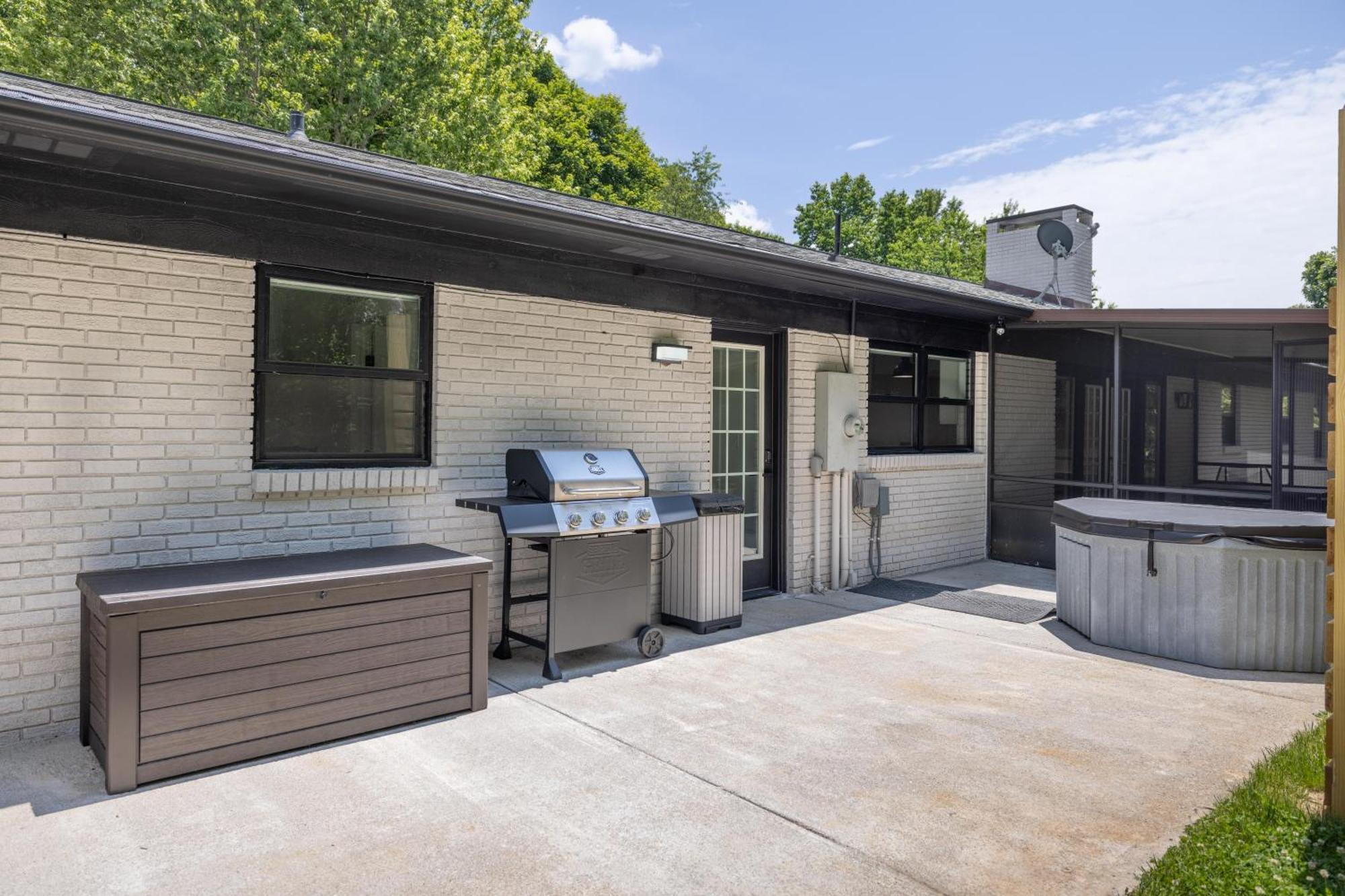 Mid-Century Modern Impeccable Remodel With Hot Tub Villa Asheville Ngoại thất bức ảnh